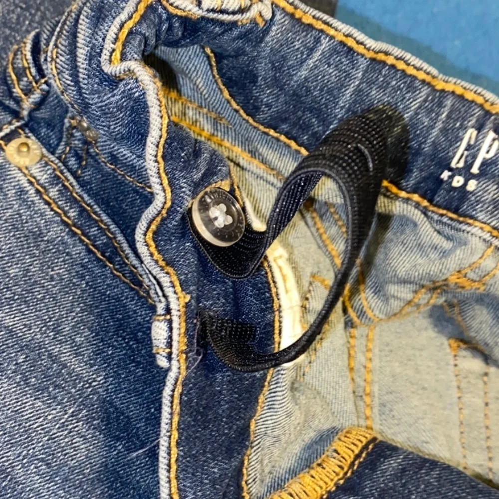 Gap kids boys 7 straight jeans with fake button
